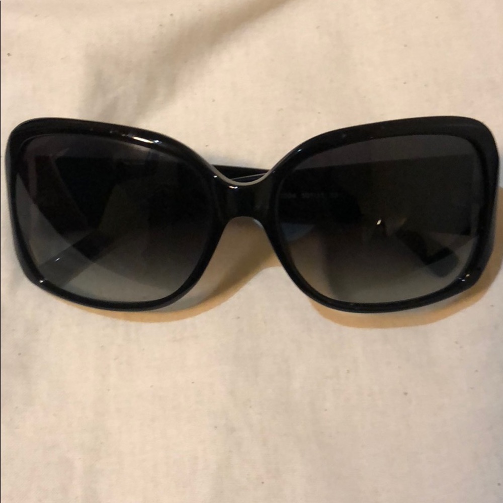 Black Tory Burch sunglasses